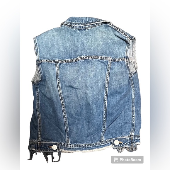 ⭐️Distressed Denim Vest Jacket - Picture 2 of 4